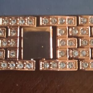 Elegant Rose Gold and Crystal Women's Bracelet